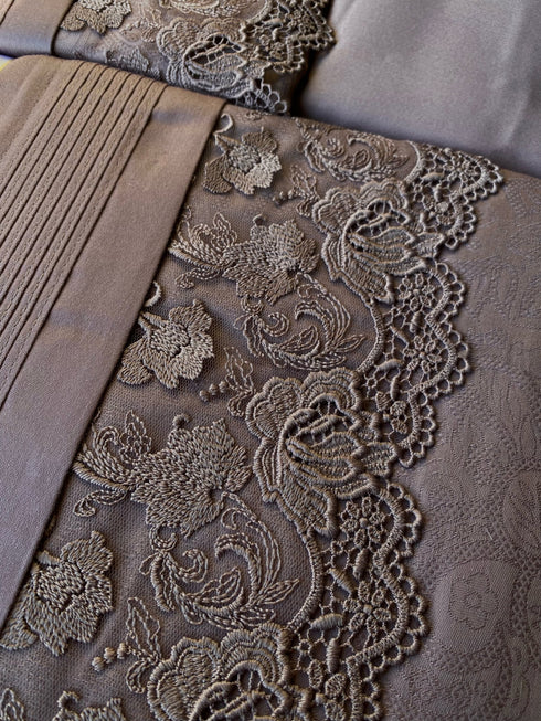 Prabangaus siuvinėto VIP satino "Florencia Collection" patalynės komplektas, prigesinta violetinė